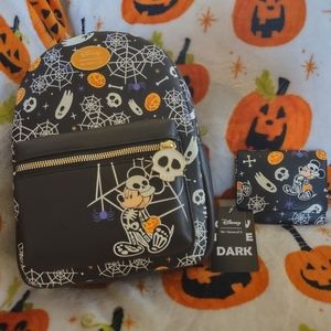 NWT Disney Her Universe Spooky Mickey Mouse Glow In The Dark Backpack And Wallet